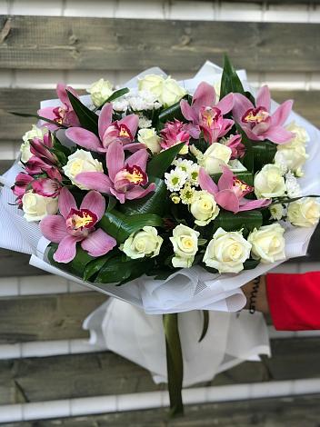Букет цветов из: Розы и Хризантемы в Бессергеневской