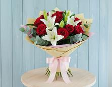 Букет цветов из:  Лилии и Розы в Бессергеневской
