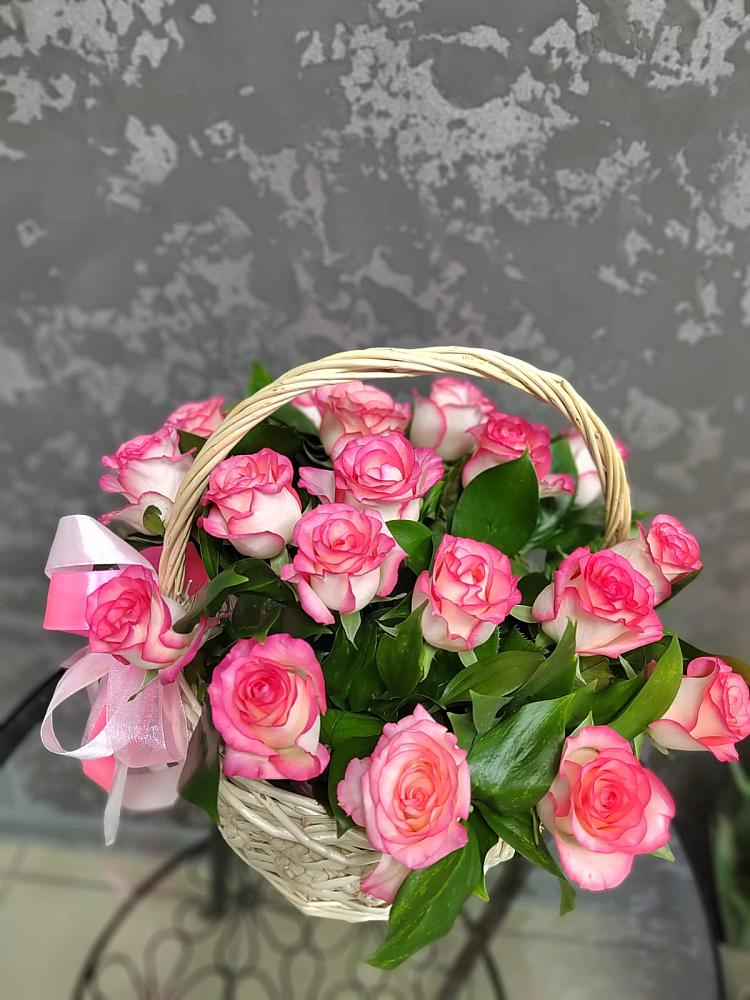 Цветочная композиция из Розы в корзине в Бессергеневской