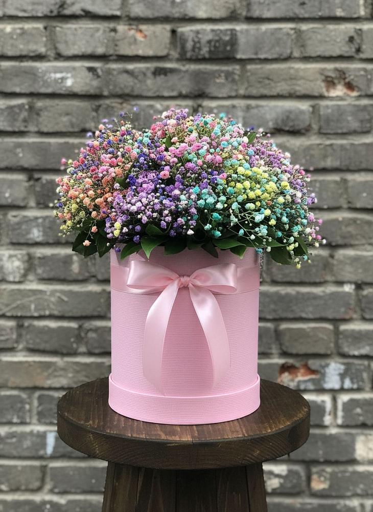 Цветочная композиция из Гипсофила и Розы в шляпной коробке в Бессергеневской