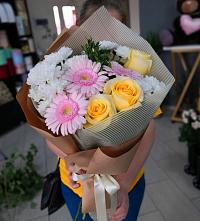 Букет цветов из:  Герберы, Розы и Хризантемы в Бессергеневской
