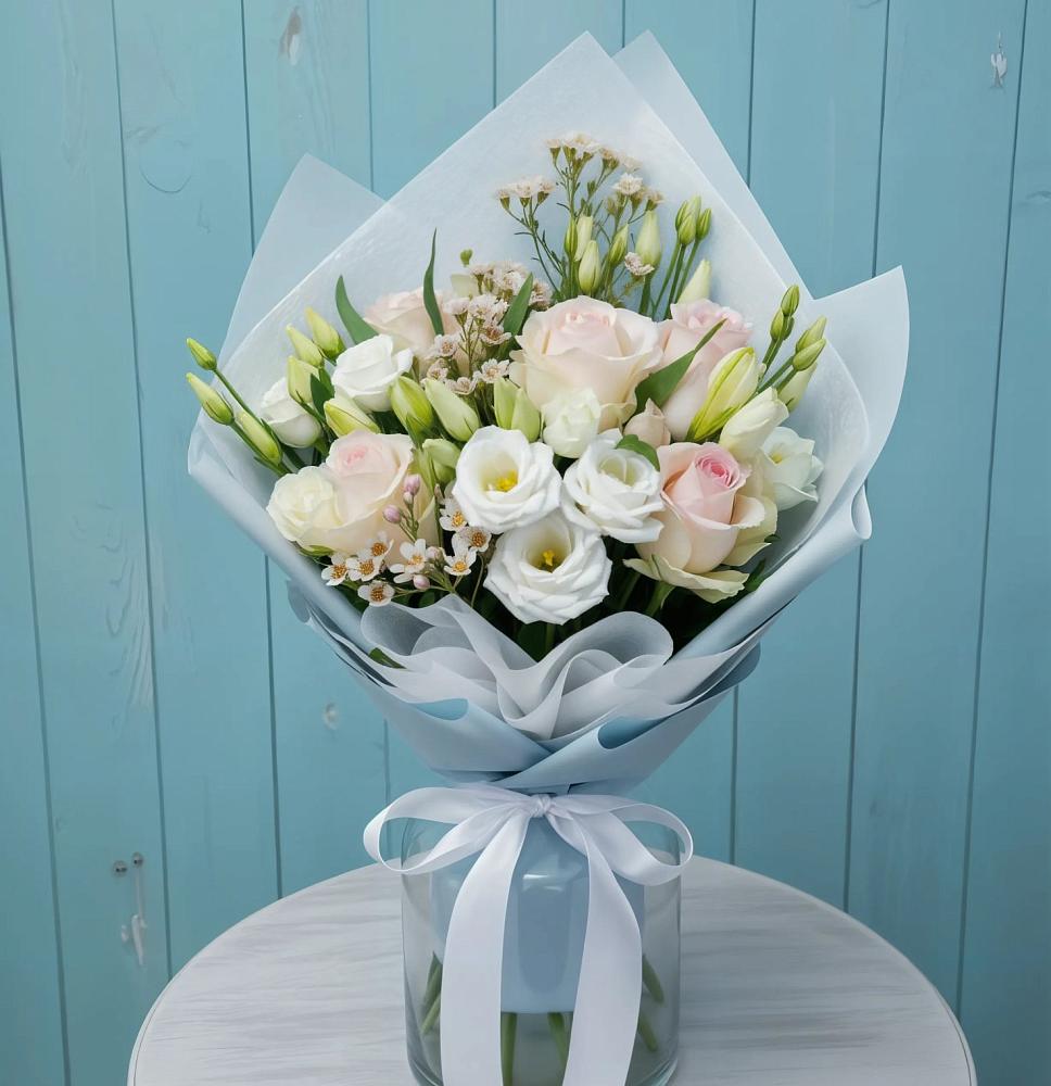 Букет цветов из: Розы и Лизиантусы в Бессергеневской