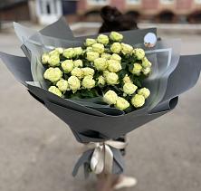 Букет Белые кустовые розы Солинеро в Бессергеневской