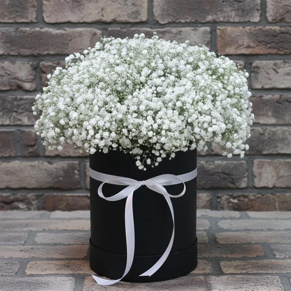 Цветочная композиция из Гипсофила в шляпной коробке в Бессергеневской