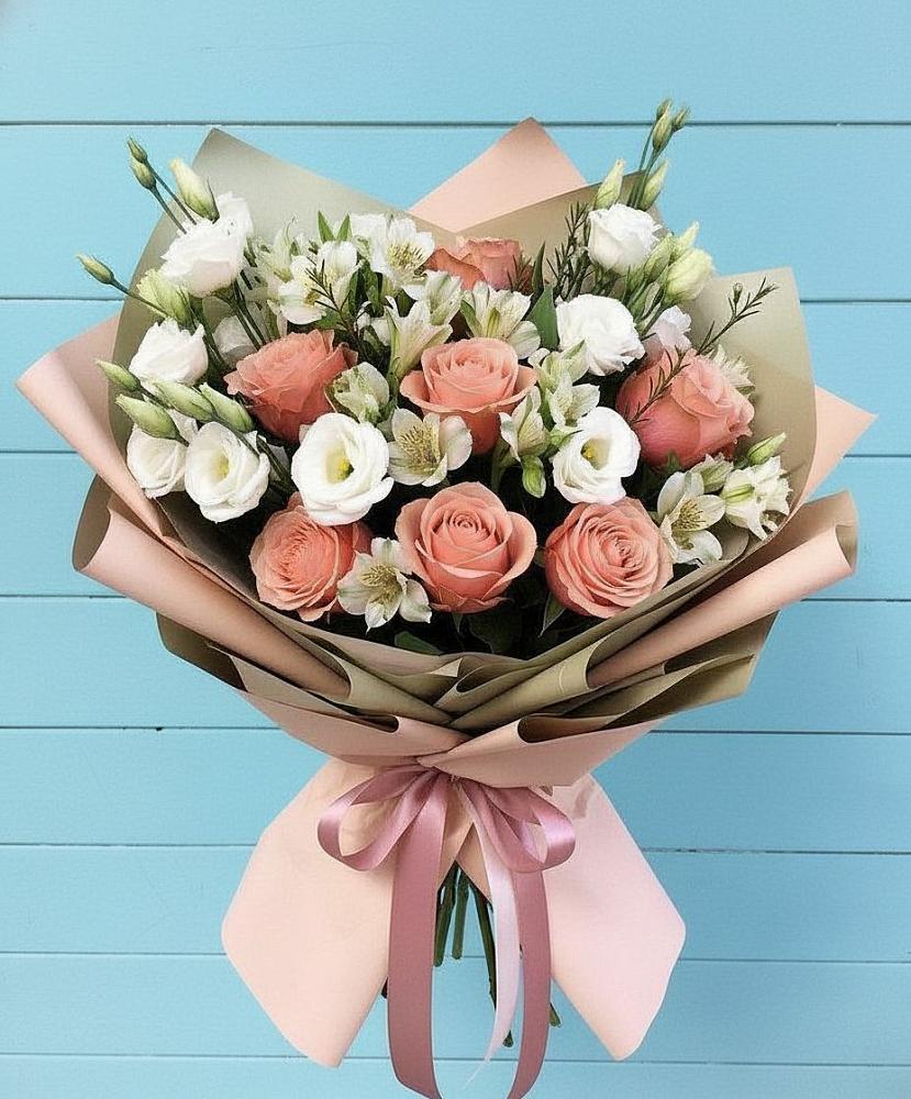 Букет цветов из: Розы, Альстромерии и Лизиантусы в Бессергеневской