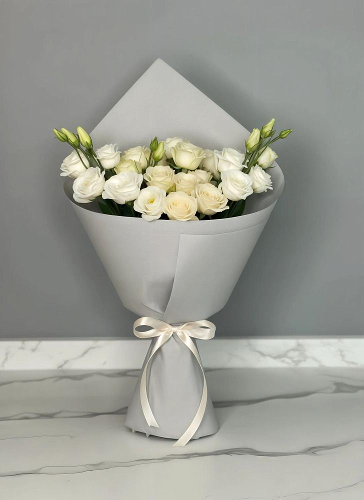 Букет цветов из: Розы и Лизиантусы в Бессергеневской