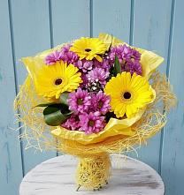 Букет цветов из:  Хризантемы и Герберы в Бессергеневской