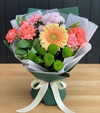 Букет цветов из:  Гвоздики, Розы, Герберы и Хризантемы в Бессергеневской
