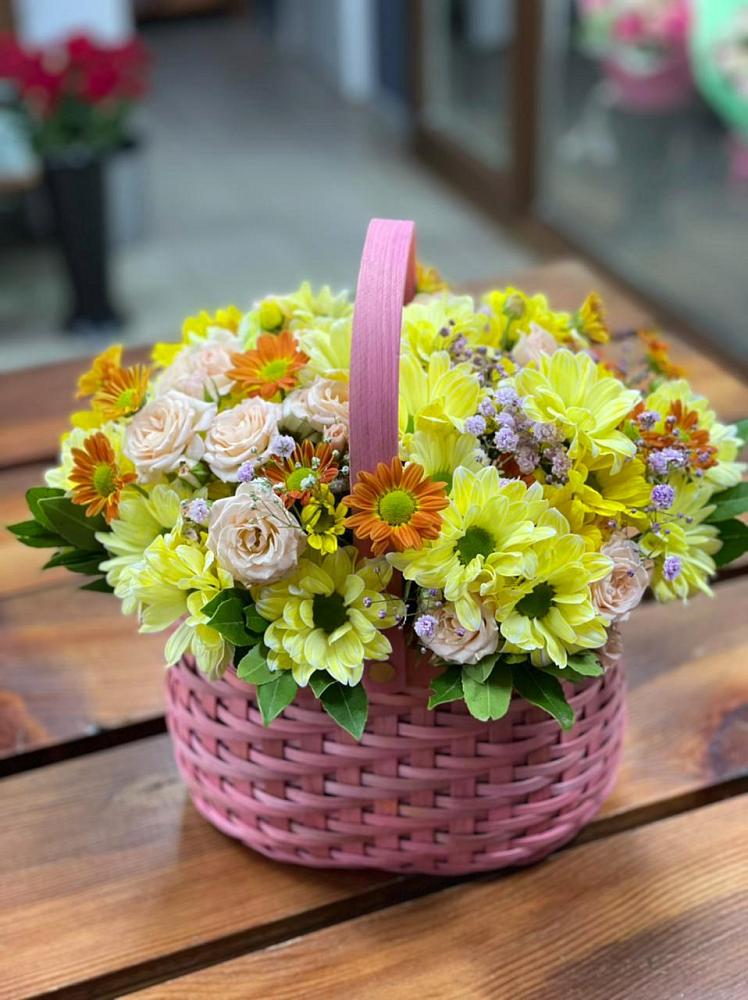 Цветочная композиция из Хризантемы и Розы в корзине в Бессергеневской
