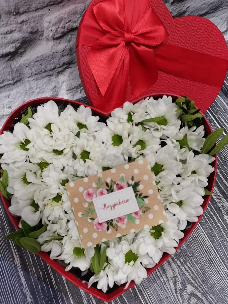 Цветочная композиция из Хризантемы в виде сердца в Бессергеневской