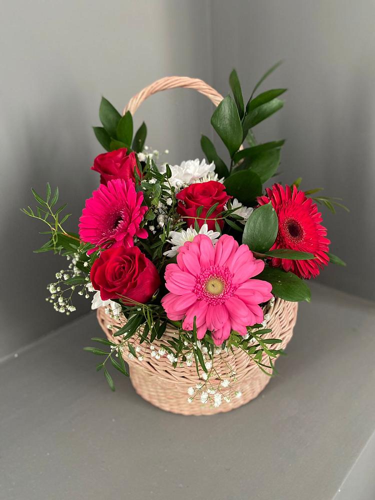 Цветочная композиция из Розы, Хризантемы и Герберы в корзине в Бессергеневской