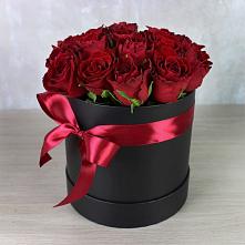 Цветочная композиция из Розы в шляпной коробке в Бессергеневской