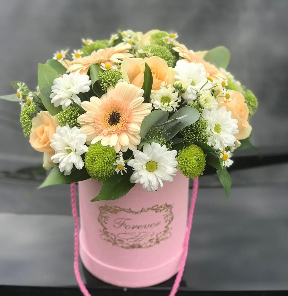 Цветочная композиция из Розы, Герберы и Хризантемы в шляпной коробке в Бессергеневской