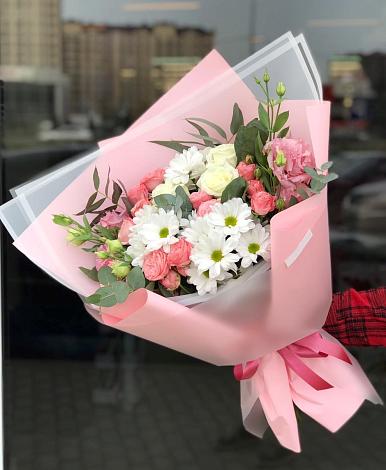 Букет цветов из: Розы, Лизиантусы и Хризантемы в Бессергеневской